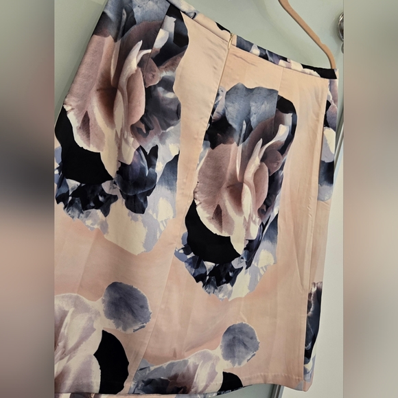 Elegant Floral skirt - Picture 4 of 7